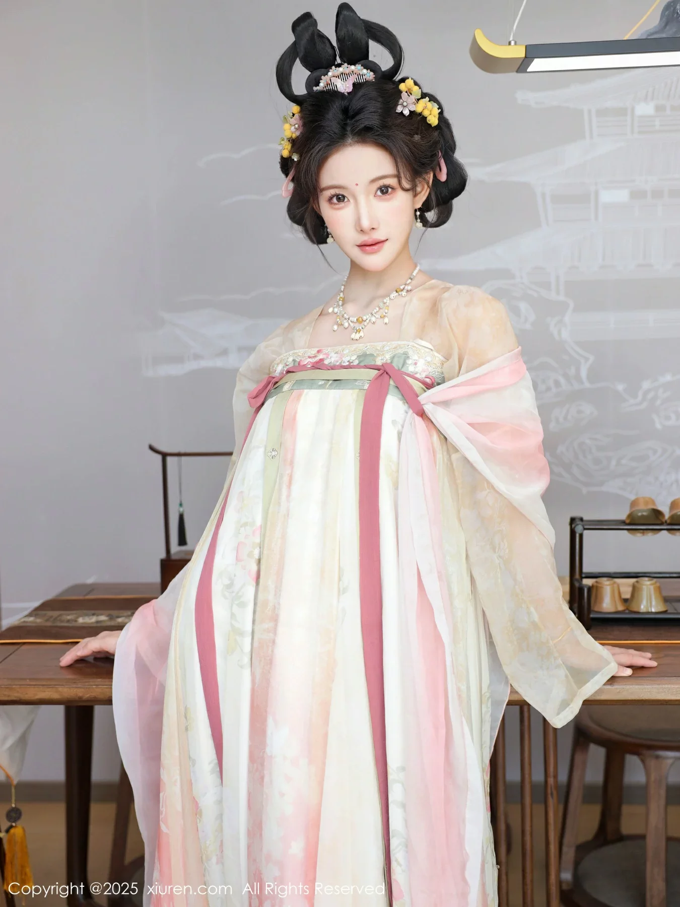 秀人集.com_[XiuRen秀人网]No.10645_模特梨霜儿古典主题性感浅色古装服饰秀丰腴身材迷人美腿写真82P