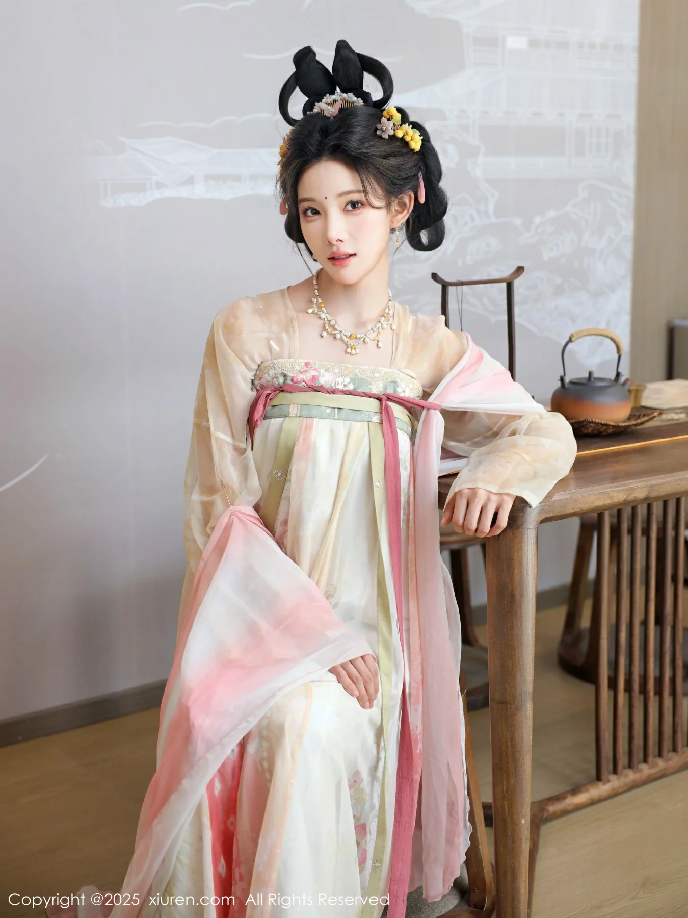 秀人集.com_[XiuRen秀人网]No.10645_模特梨霜儿古典主题性感浅色古装服饰秀丰腴身材迷人美腿写真82P