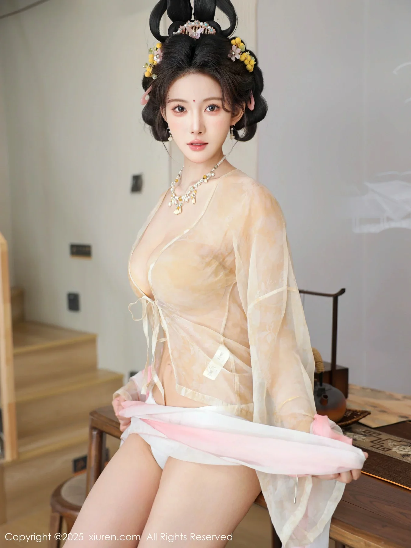 秀人集.com_[XiuRen秀人网]No.10645_模特梨霜儿古典主题性感浅色古装服饰秀丰腴身材迷人美腿写真82P