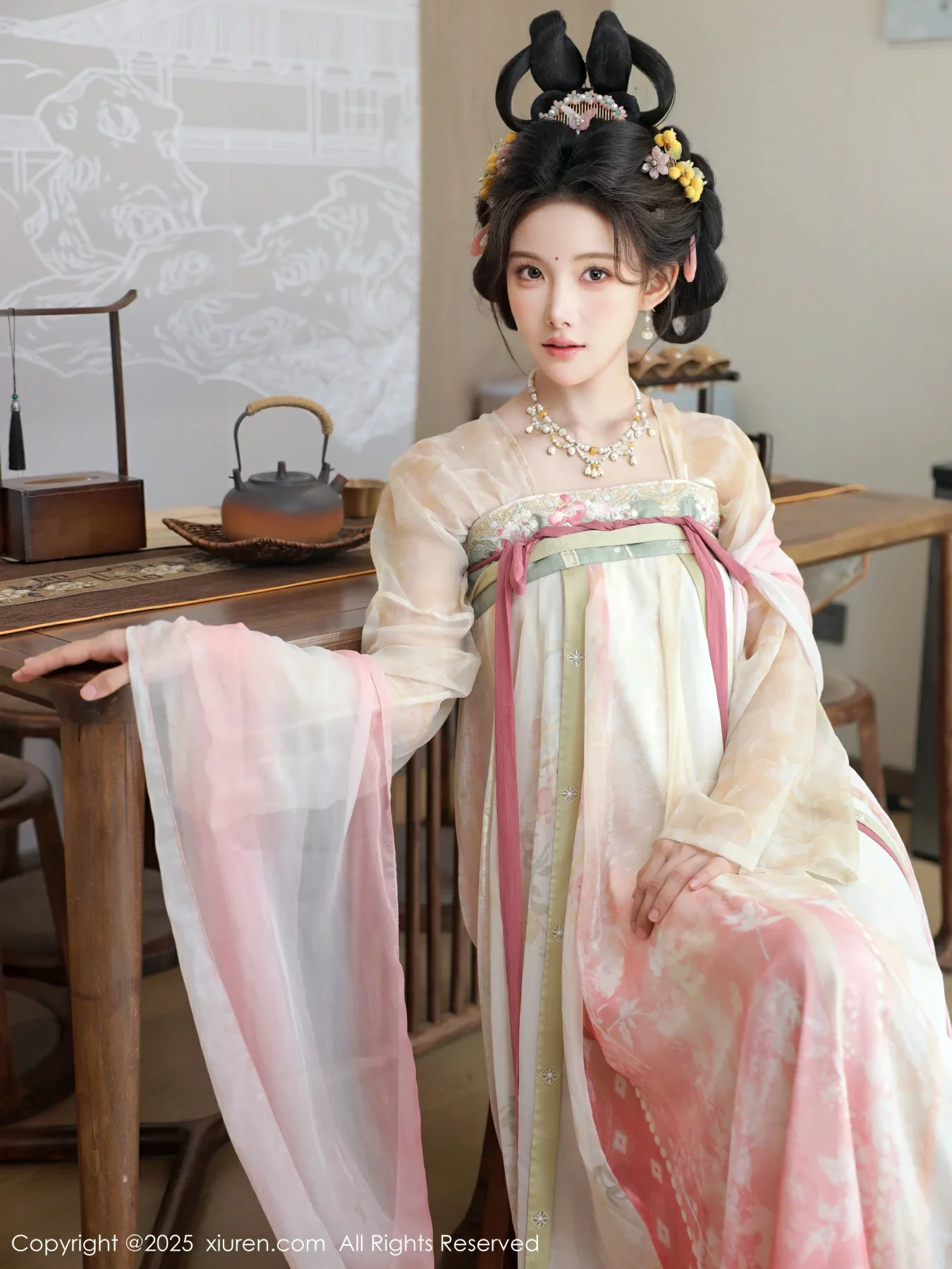 秀人集.com_[XiuRen秀人网]No.10645_模特梨霜儿古典主题性感浅色古装服饰秀丰腴身材迷人美腿写真82P