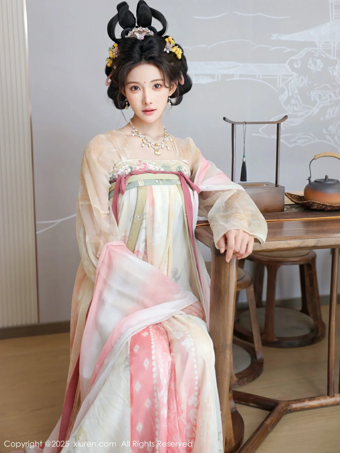 秀人集.com_[XiuRen秀人网]No.10645_模特梨霜儿古典主题性感浅色古装服饰秀丰腴身材迷人美腿写真82P