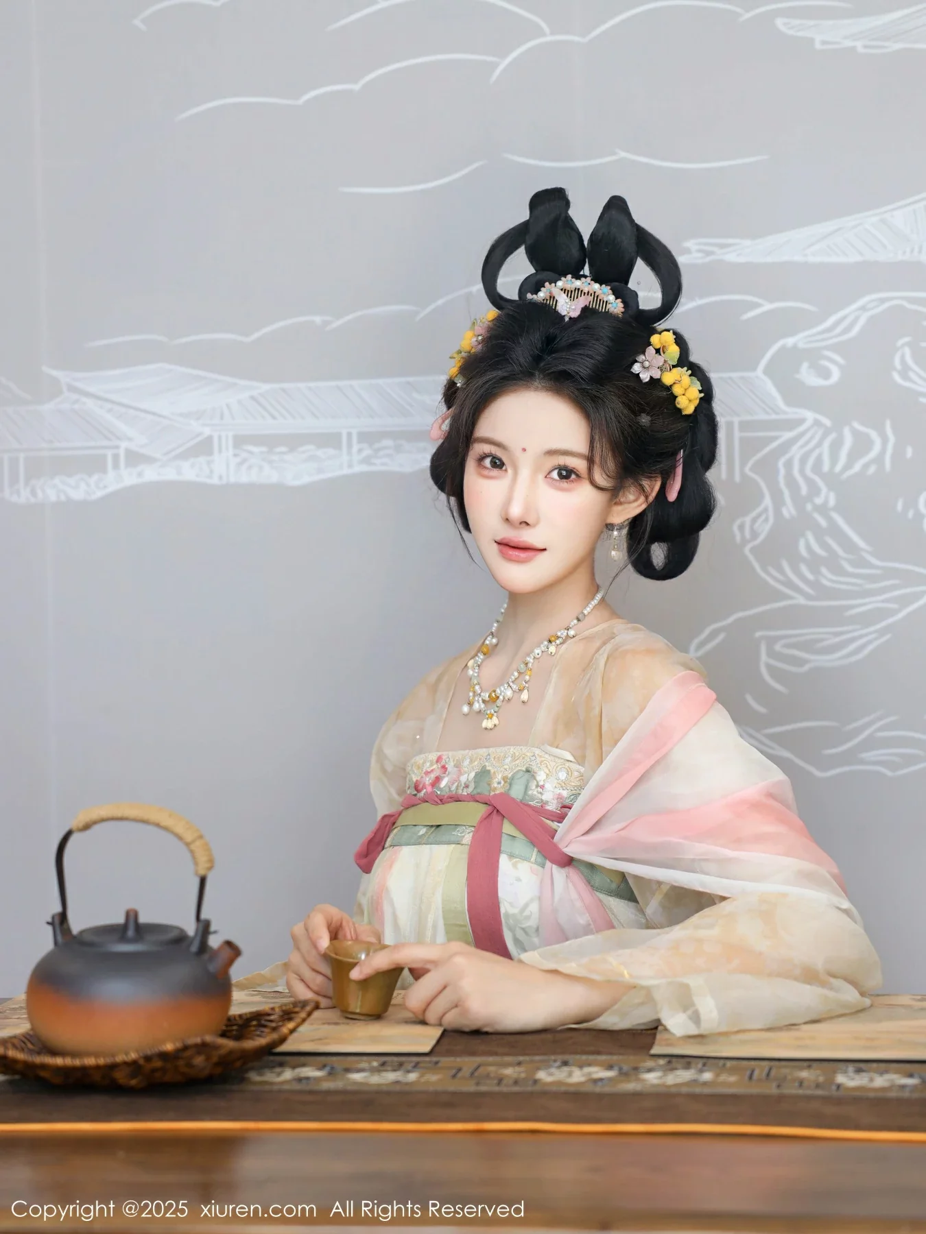 秀人集.com_[XiuRen秀人网]No.10645_模特梨霜儿古典主题性感浅色古装服饰秀丰腴身材迷人美腿写真82P