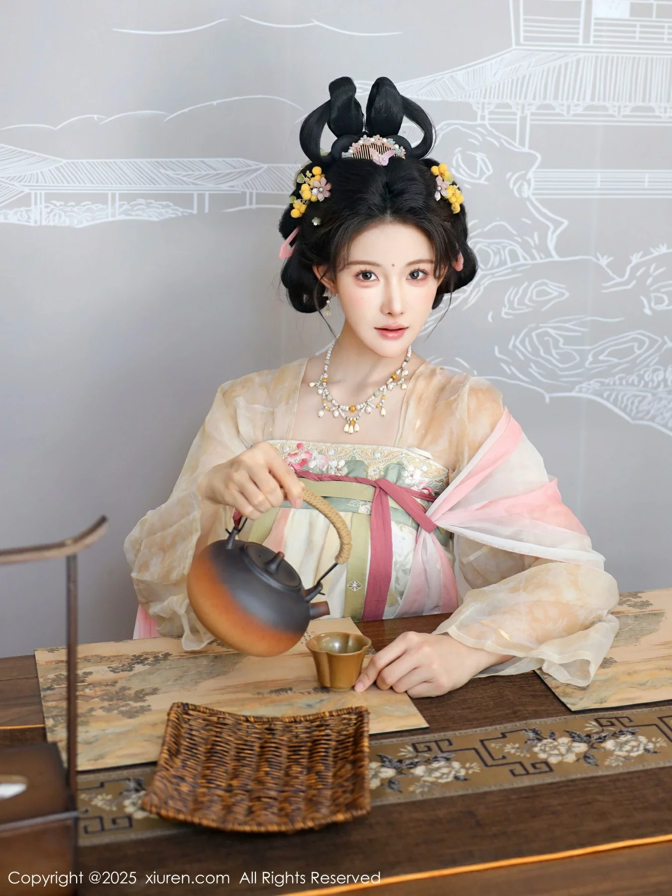 秀人集.com_[XiuRen秀人网]No.10645_模特梨霜儿古典主题性感浅色古装服饰秀丰腴身材迷人美腿写真82P