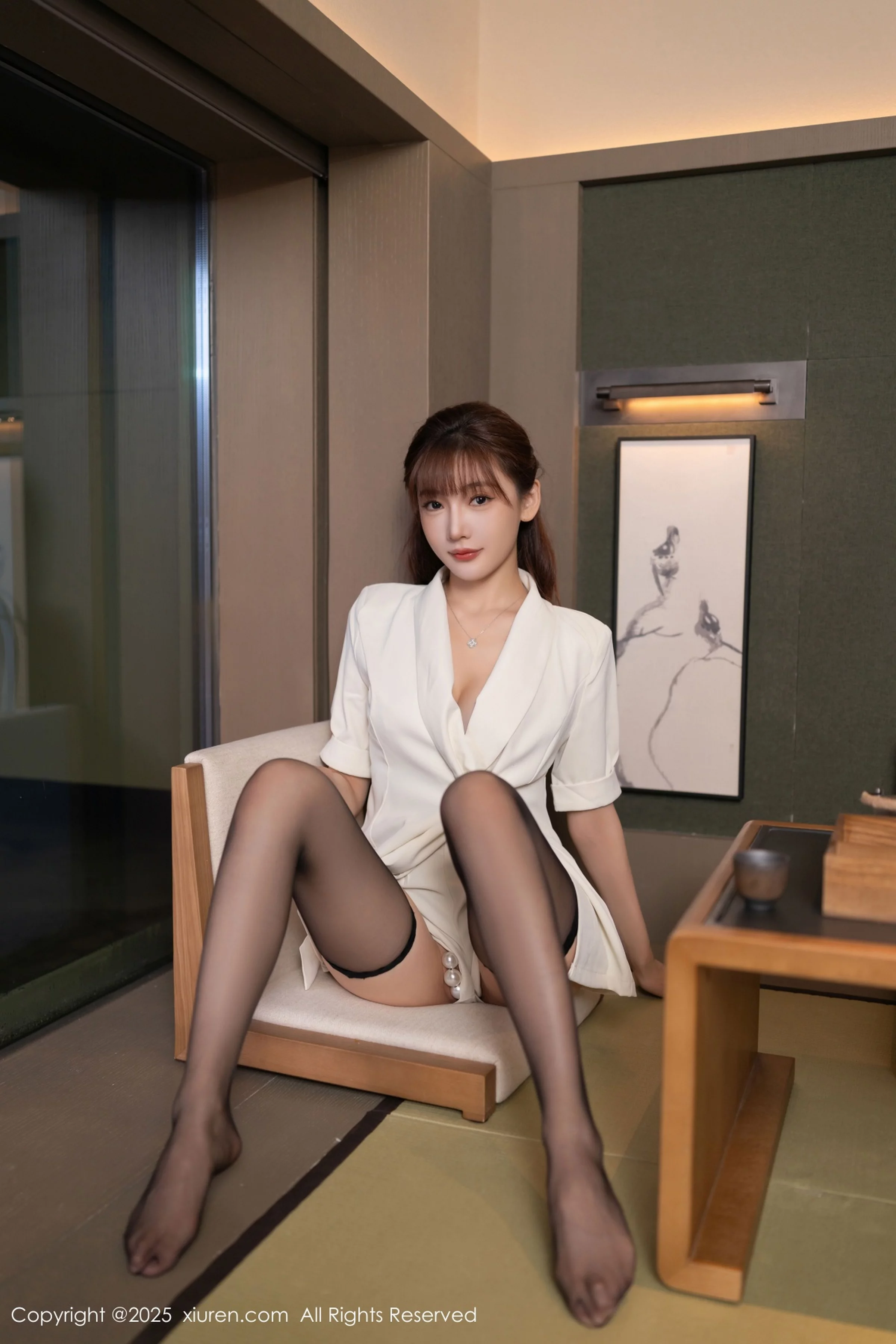 秀人集.com_[XiuRen秀人网]No.10650_模特陆萱萱性感白色西装露黑色内衣配超薄黑丝秀美腿诱惑写真70P