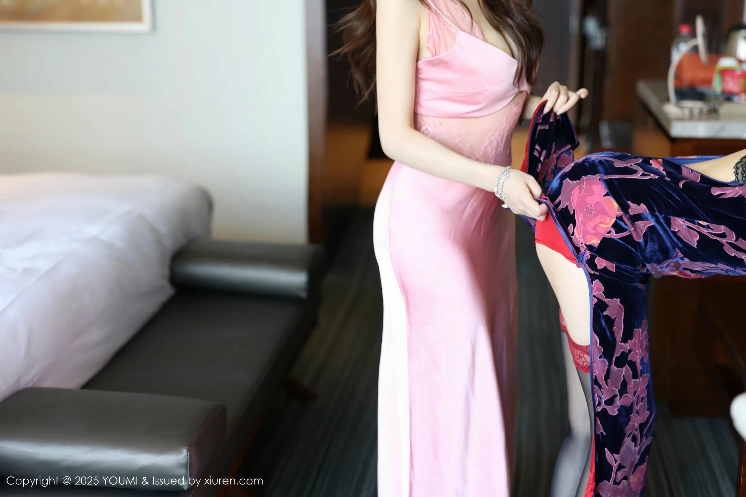 秀人集.com_[YouMi尤蜜荟]Vol.1158_模特桃桃·夭夭twins性感花色旗袍配黑色丝袜秀曼妙身姿诱惑写真82P