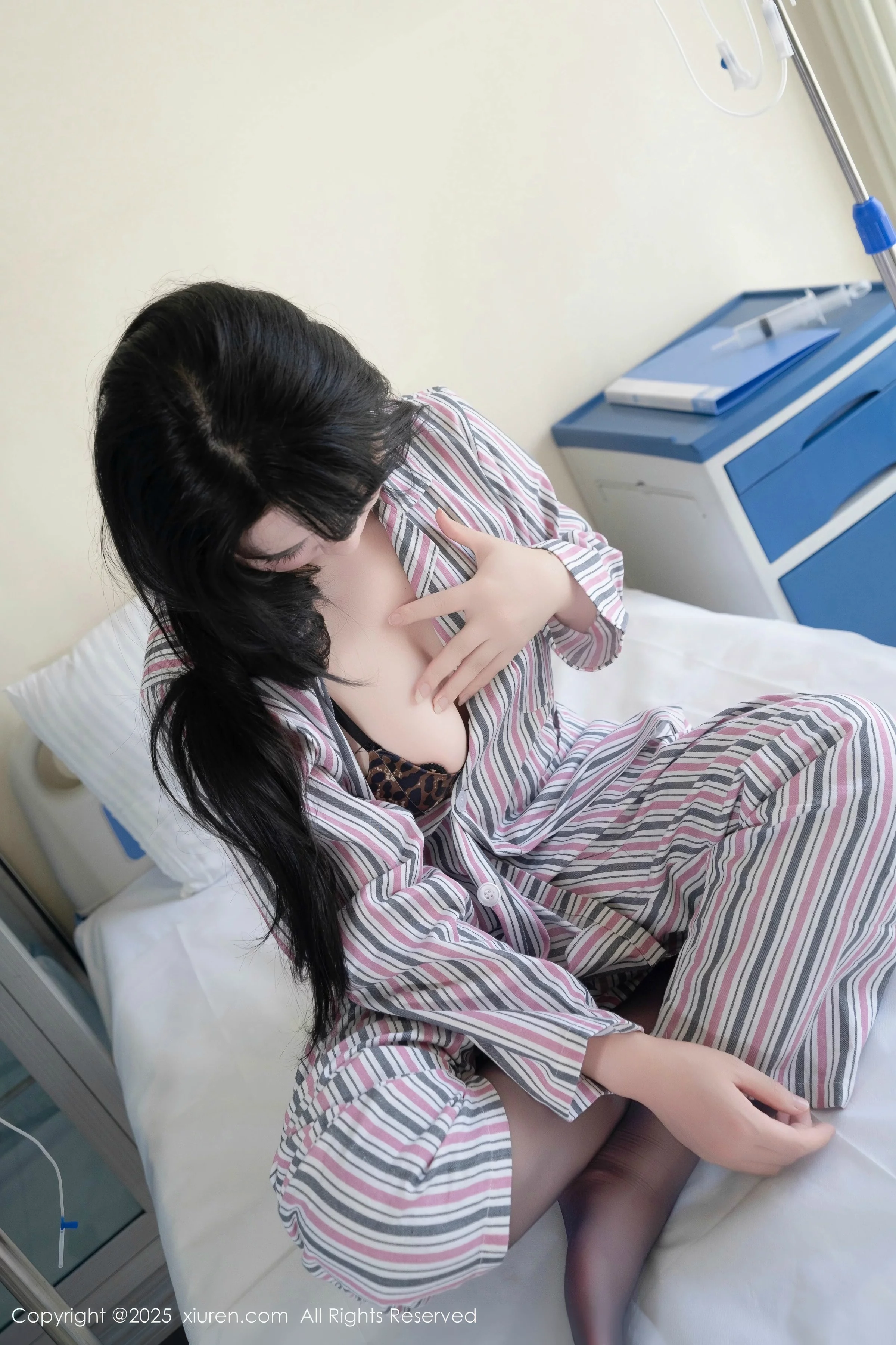 秀人集.com_[XiuRen秀人网]No.10648_模特汐汐爱吃草莓医院主题性感衬衫配黑丝吊袜秀完美身材诱惑写真80P