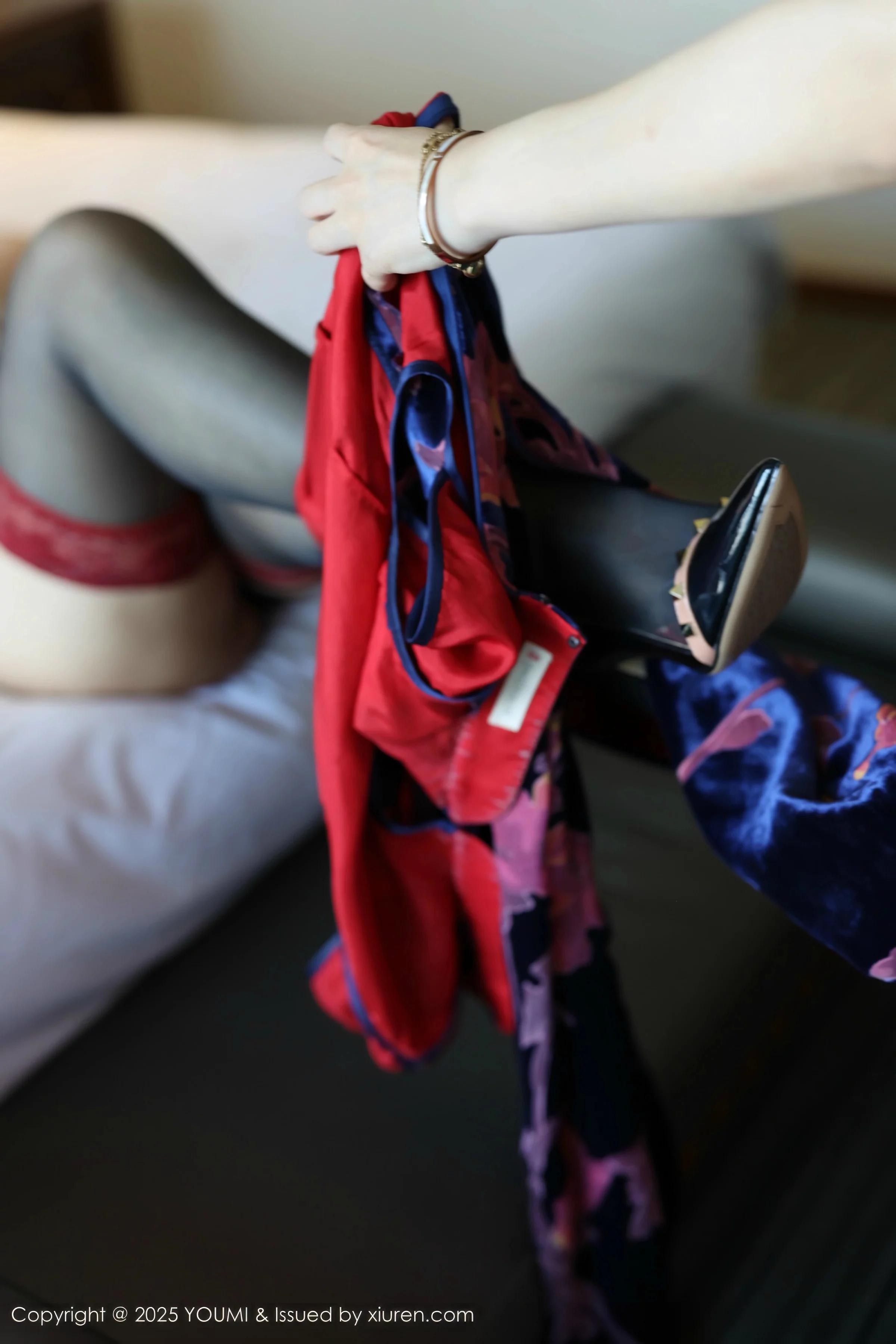 秀人集.com_[YouMi尤蜜荟]Vol.1158_模特桃桃·夭夭twins性感花色旗袍配黑色丝袜秀曼妙身姿诱惑写真82P