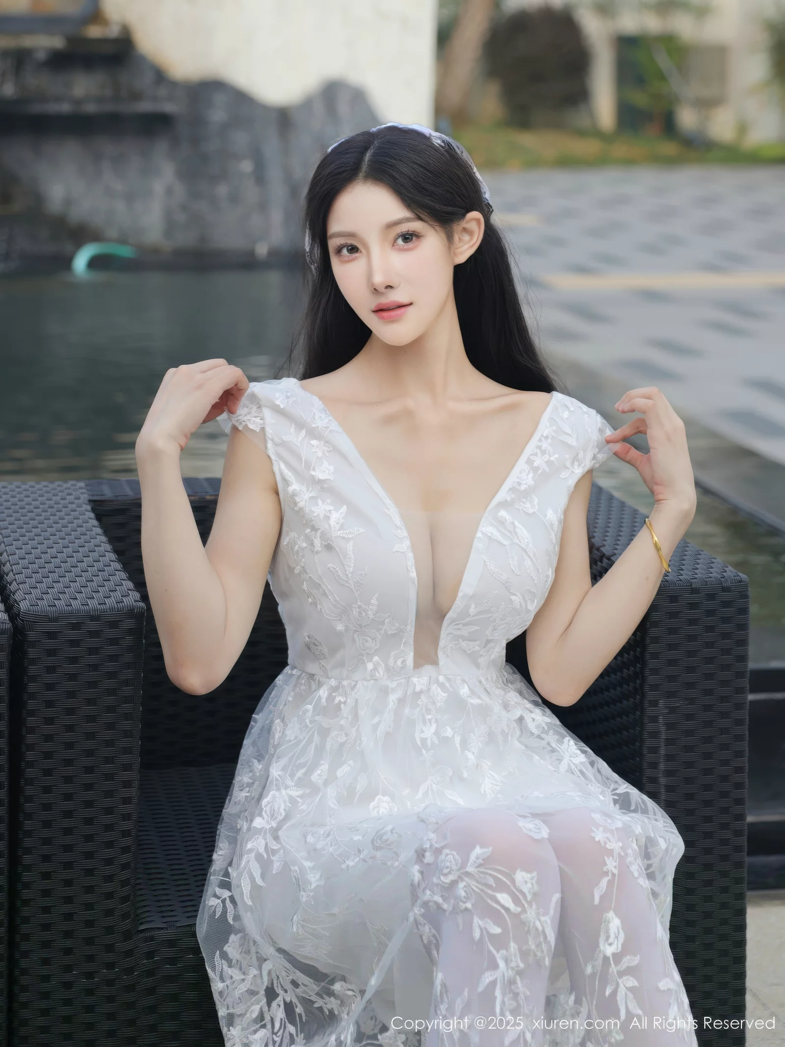 秀人集.com_[XiuRen秀人网]No.10661_模特梨霜儿性感低胸白色婚纱配白色丝袜秀丰腴身材完美诱惑写真82P