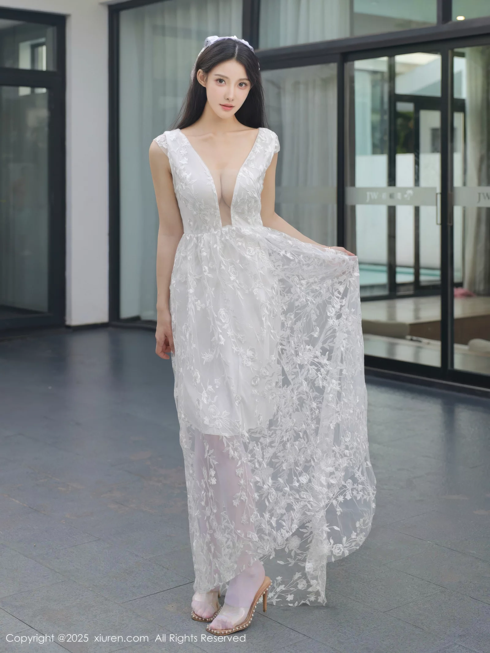 秀人集.com_[XiuRen秀人网]No.10661_模特梨霜儿性感低胸白色婚纱配白色丝袜秀丰腴身材完美诱惑写真82P