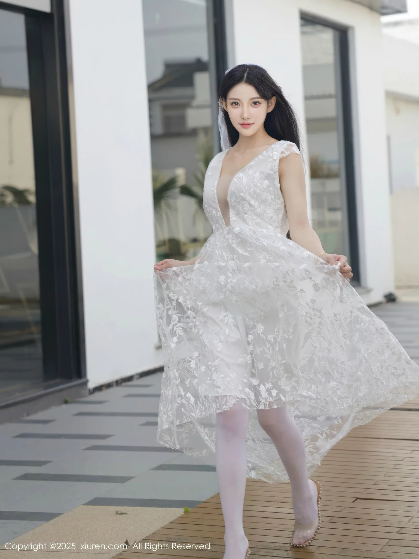 秀人集.com_[XiuRen秀人网]No.10661_模特梨霜儿性感低胸白色婚纱配白色丝袜秀丰腴身材完美诱惑写真82P