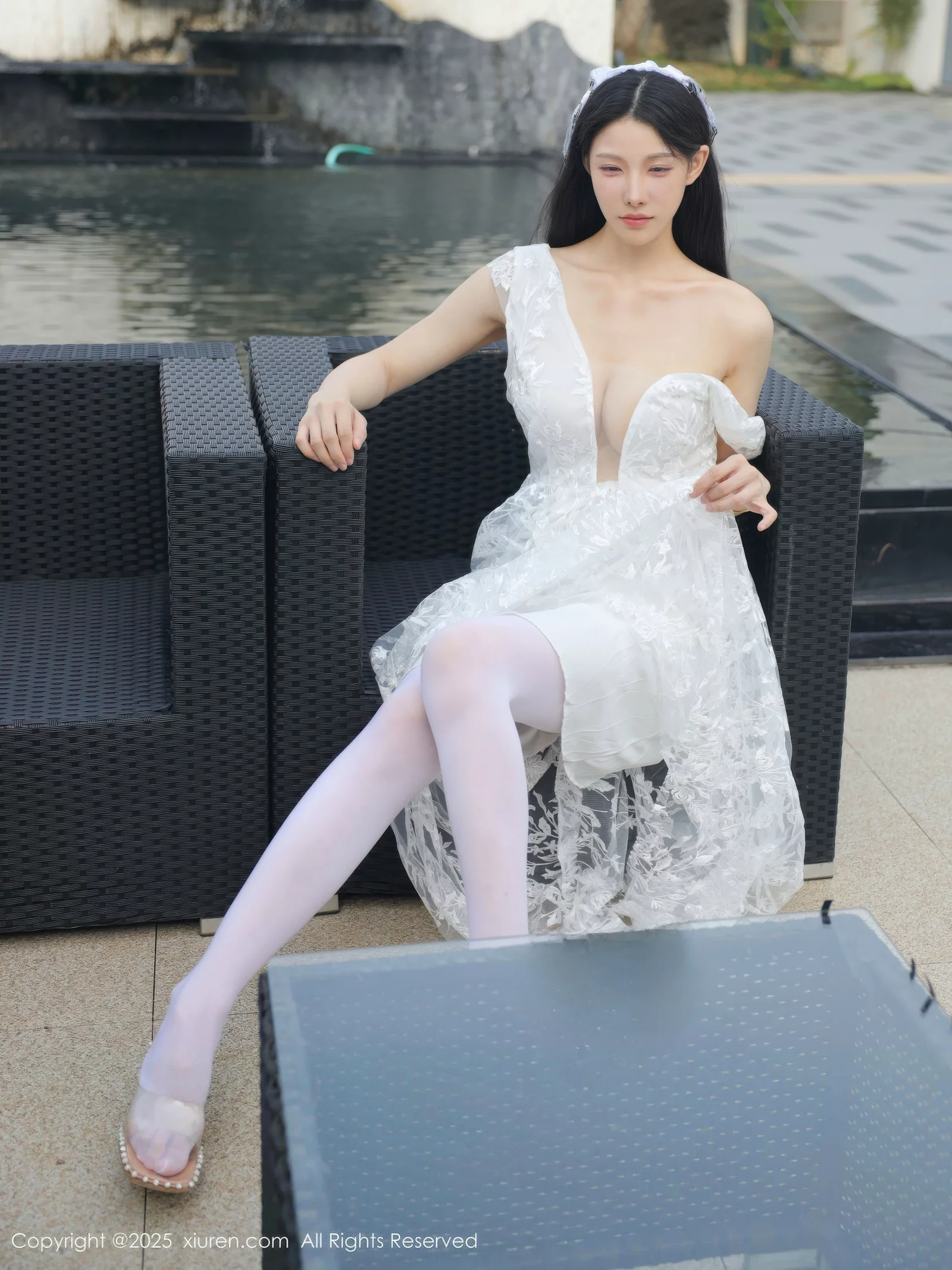 秀人集.com_[XiuRen秀人网]No.10661_模特梨霜儿性感低胸白色婚纱配白色丝袜秀丰腴身材完美诱惑写真82P