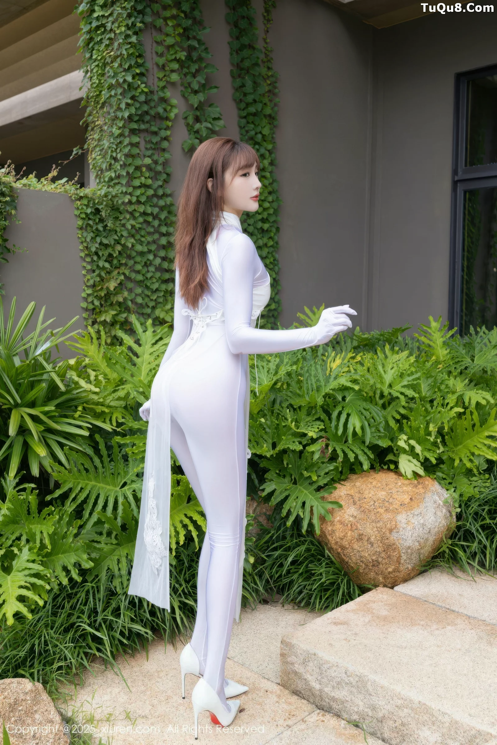 秀人集.com_[XiuRen秀人网]No.10704_模特陆萱萱性感白色情趣旗袍露白色连体衣秀完美身材诱惑写真80P