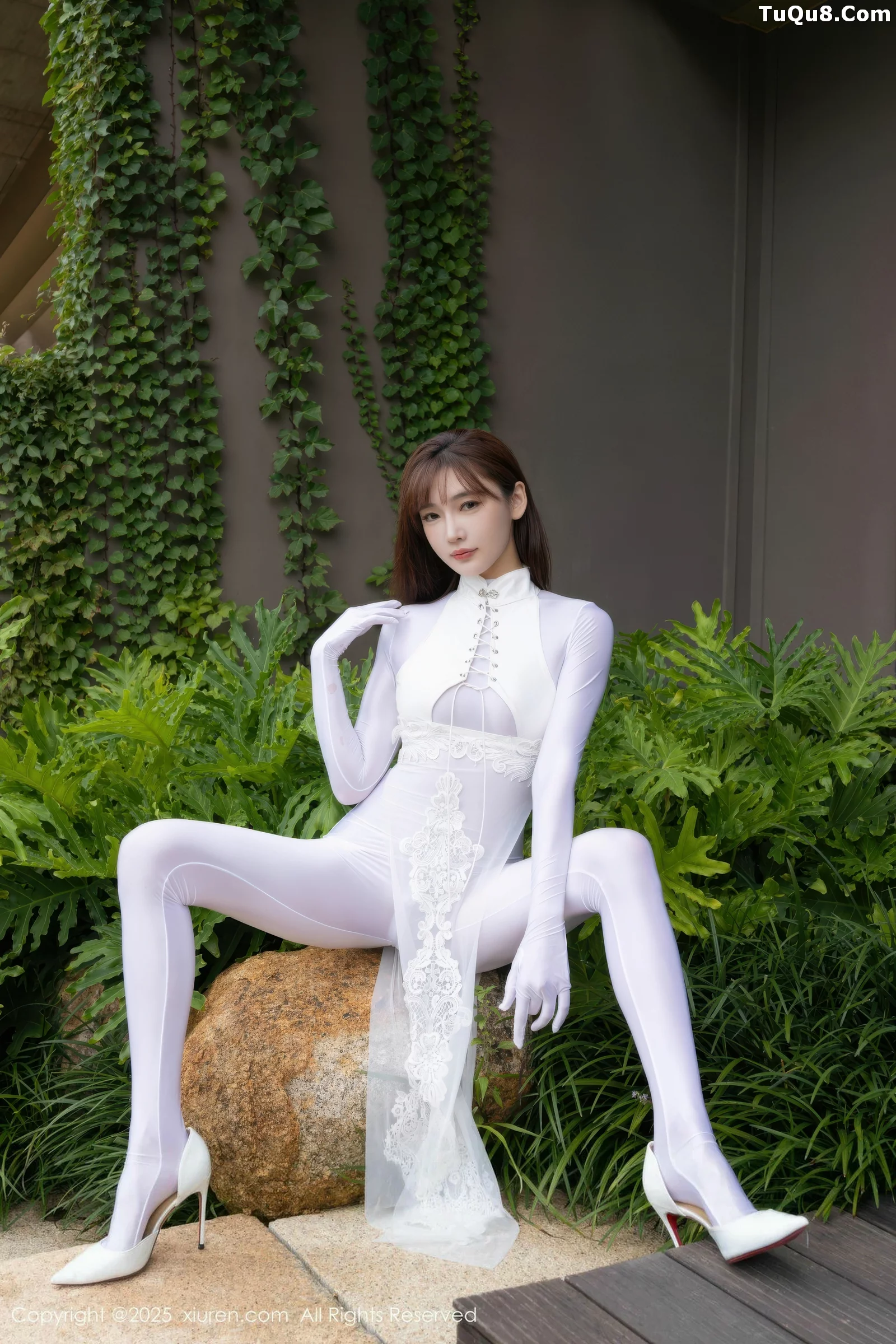 秀人集.com_[XiuRen秀人网]No.10704_模特陆萱萱性感白色情趣旗袍露白色连体衣秀完美身材诱惑写真80P