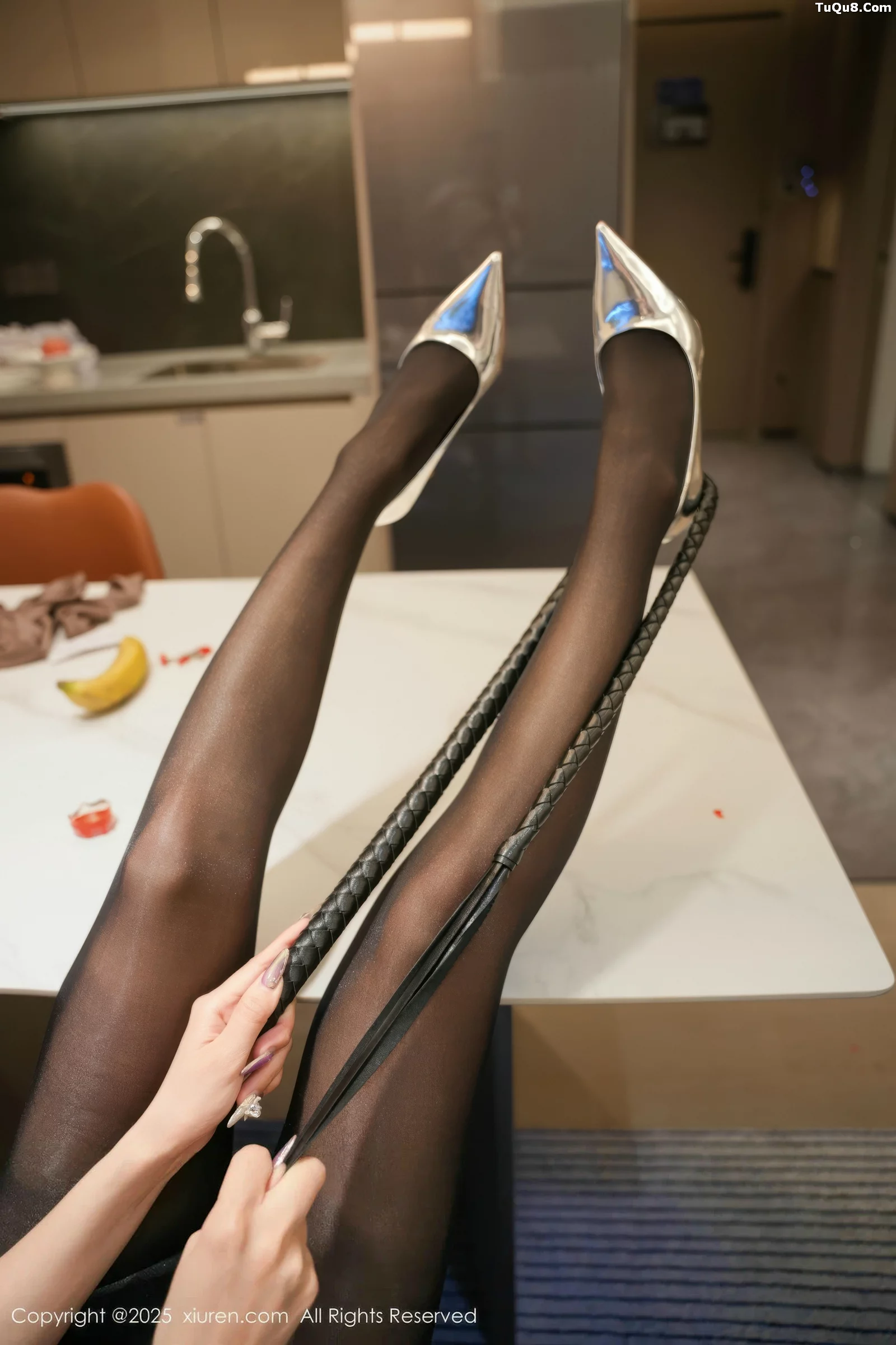 秀人集.com_[XiuRen秀人网]No.10719_模特Well11性感白色T恤配黑短裙露超薄黑丝秀曼妙身姿诱惑写真62P