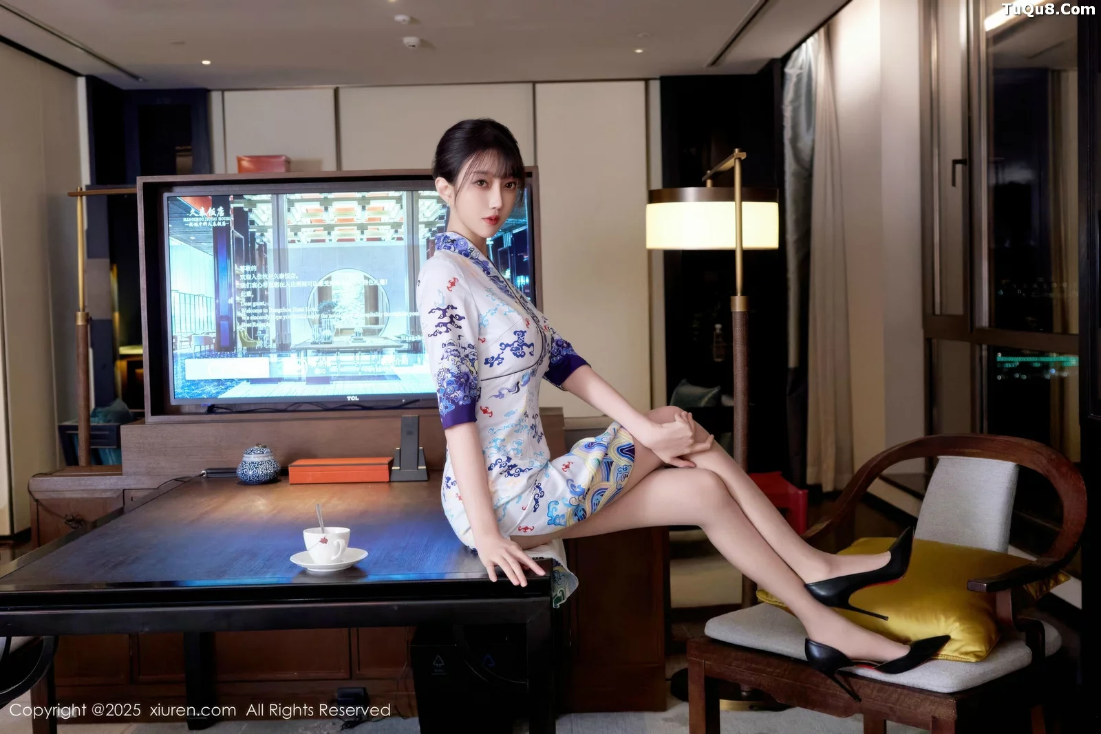 秀人集.com_[XiuRen秀人网]No.10741_模特玥儿玥er性感空姐制服旗袍配超薄肉色秀完美身材诱惑写真75P