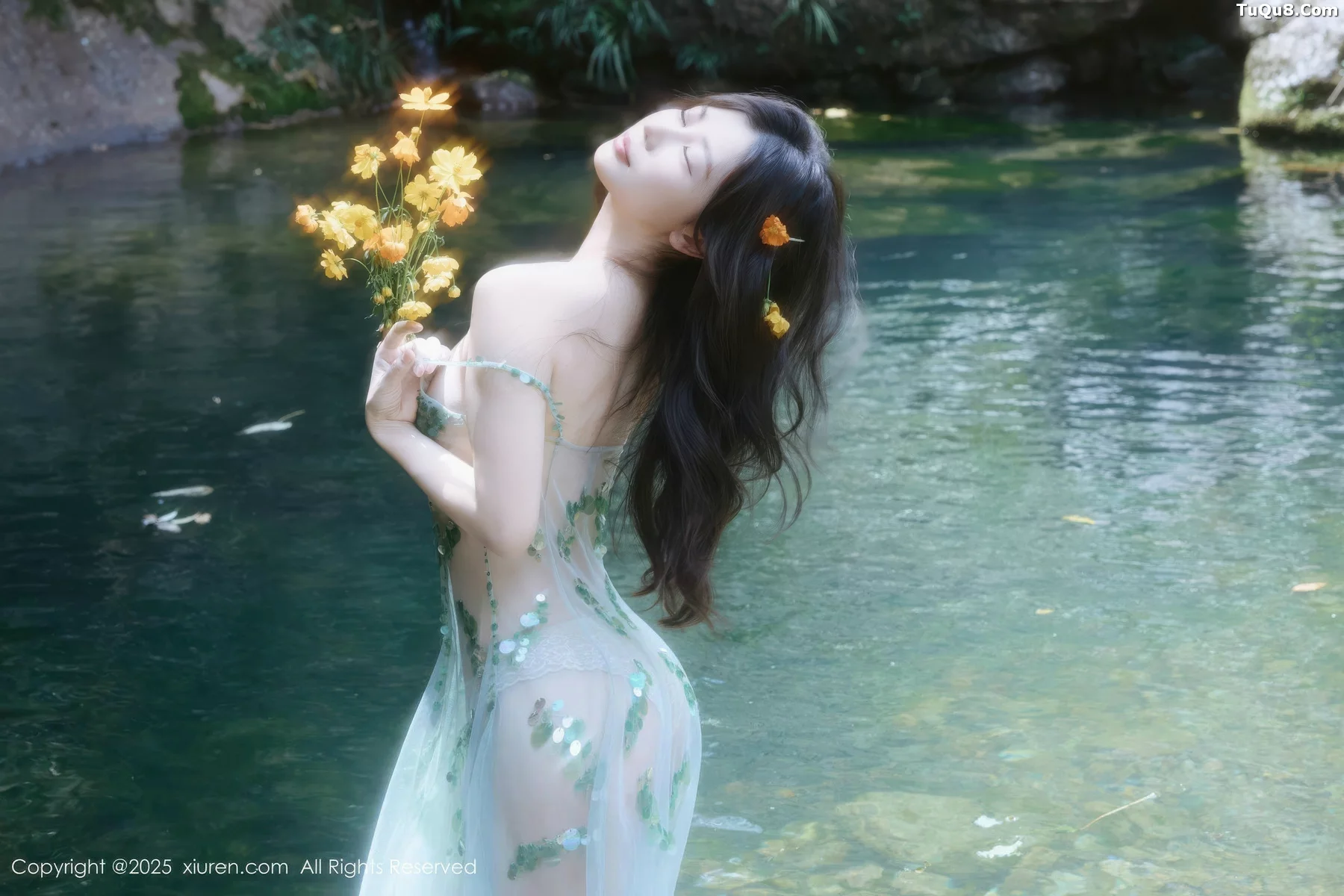 秀人集.com_[XiuRen秀人网]No.10756_模特尹甜甜户外小溪性感薄纱亮片裙湿身秀丰腴身材惹火诱惑写真60P