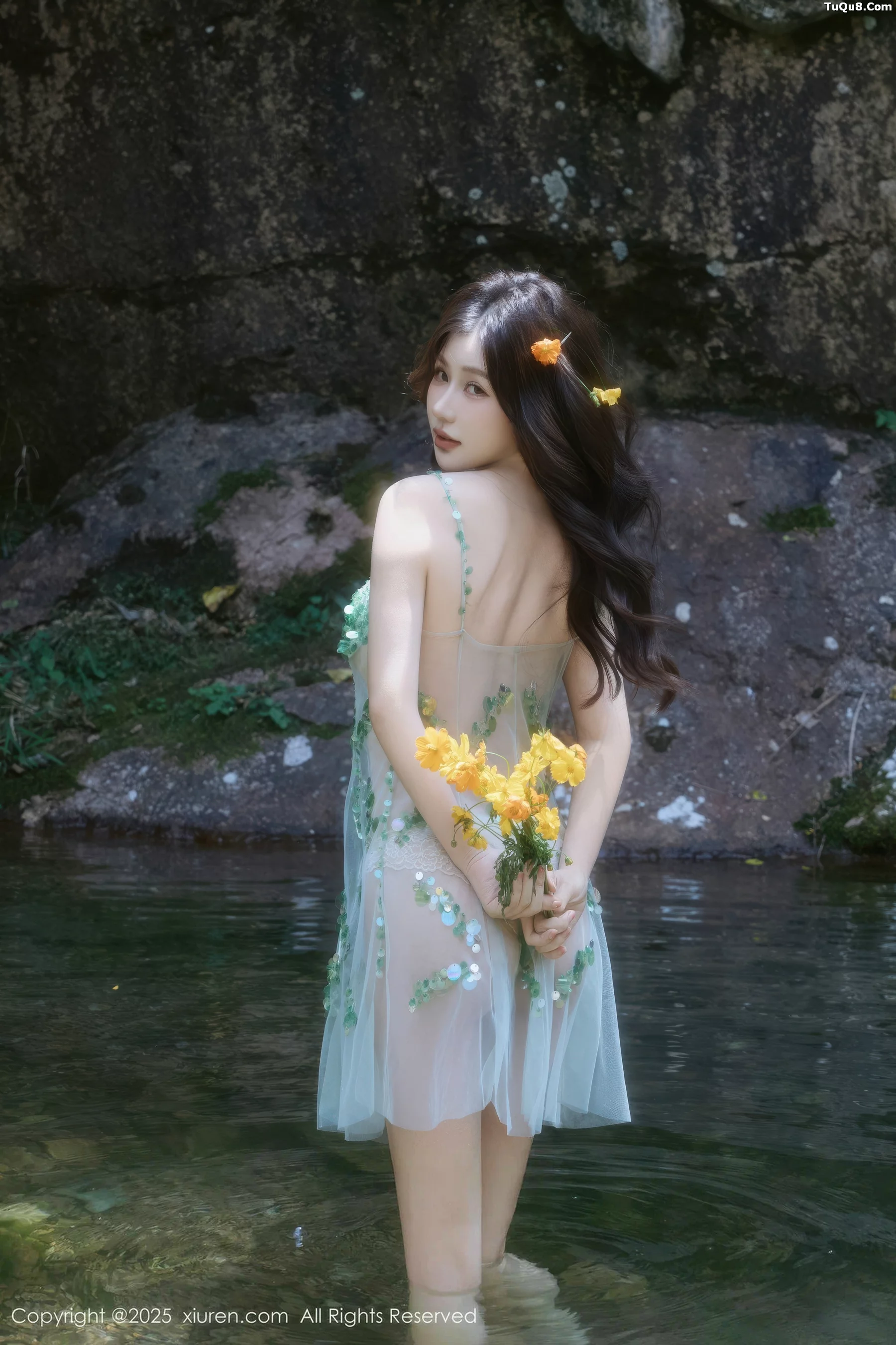 秀人集.com_[XiuRen秀人网]No.10756_模特尹甜甜户外小溪性感薄纱亮片裙湿身秀丰腴身材惹火诱惑写真60P