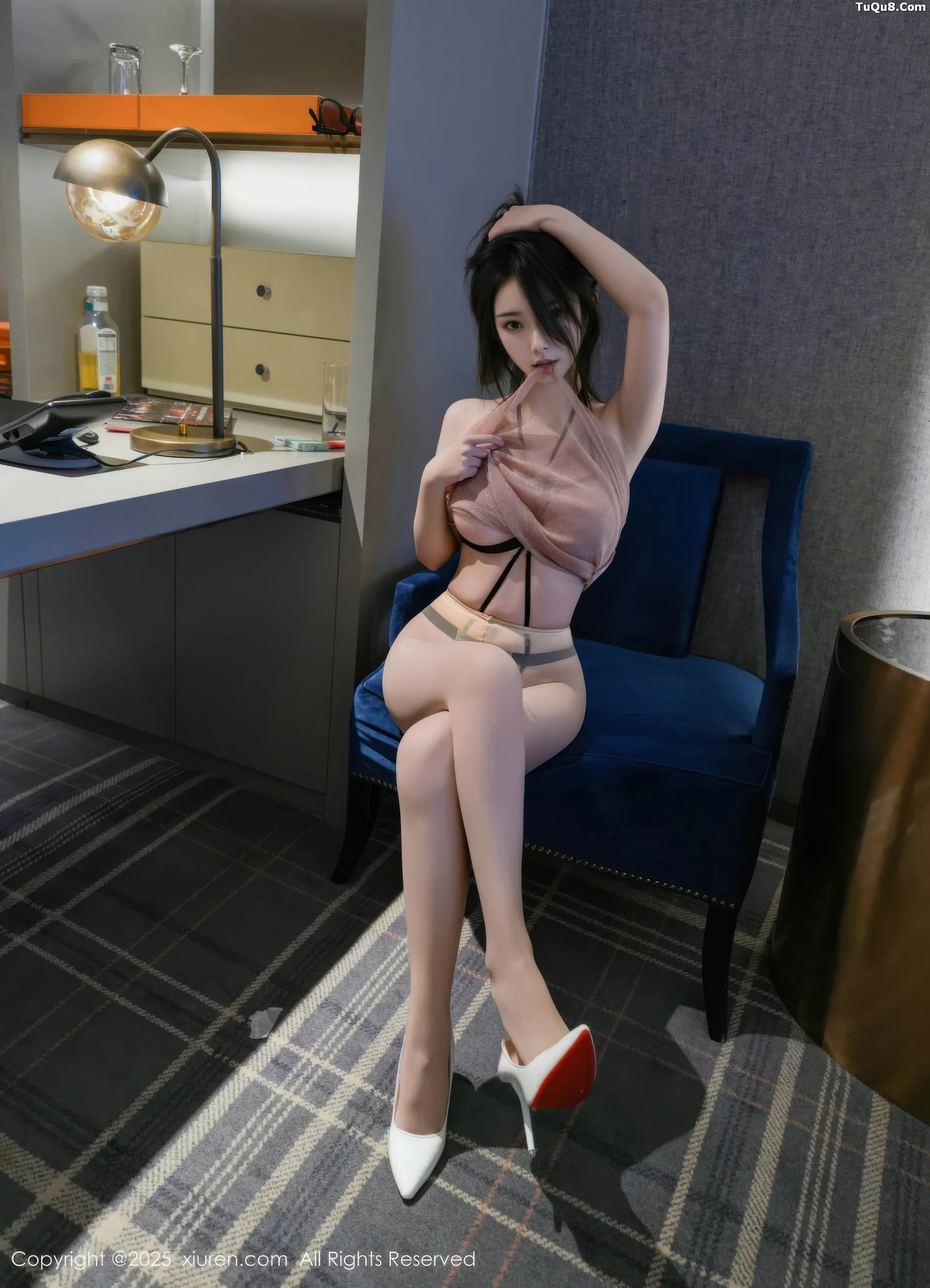 秀人集.com_[XiuRen秀人网]No.10758_新人模特烧烧小桃性感粉色连衣短裙配开档肉丝秀惹火身材诱惑写真46P