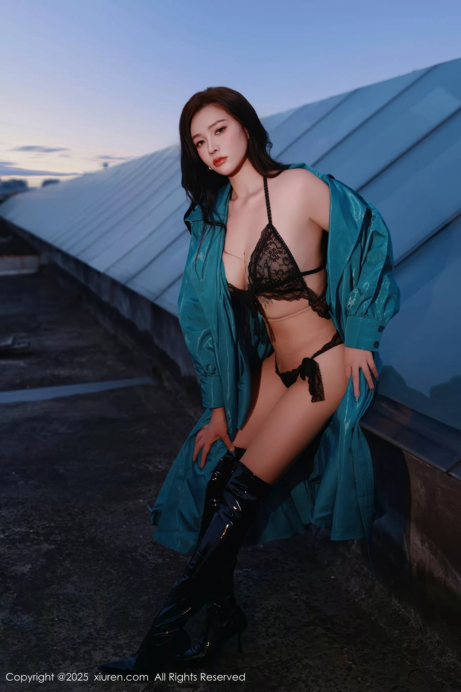 秀人集.com_[XiuRen秀人网]No.10776_模特娜比性感蓝色风衣露黑色蕾丝情趣内衣秀凹凸身材诱惑写真82P