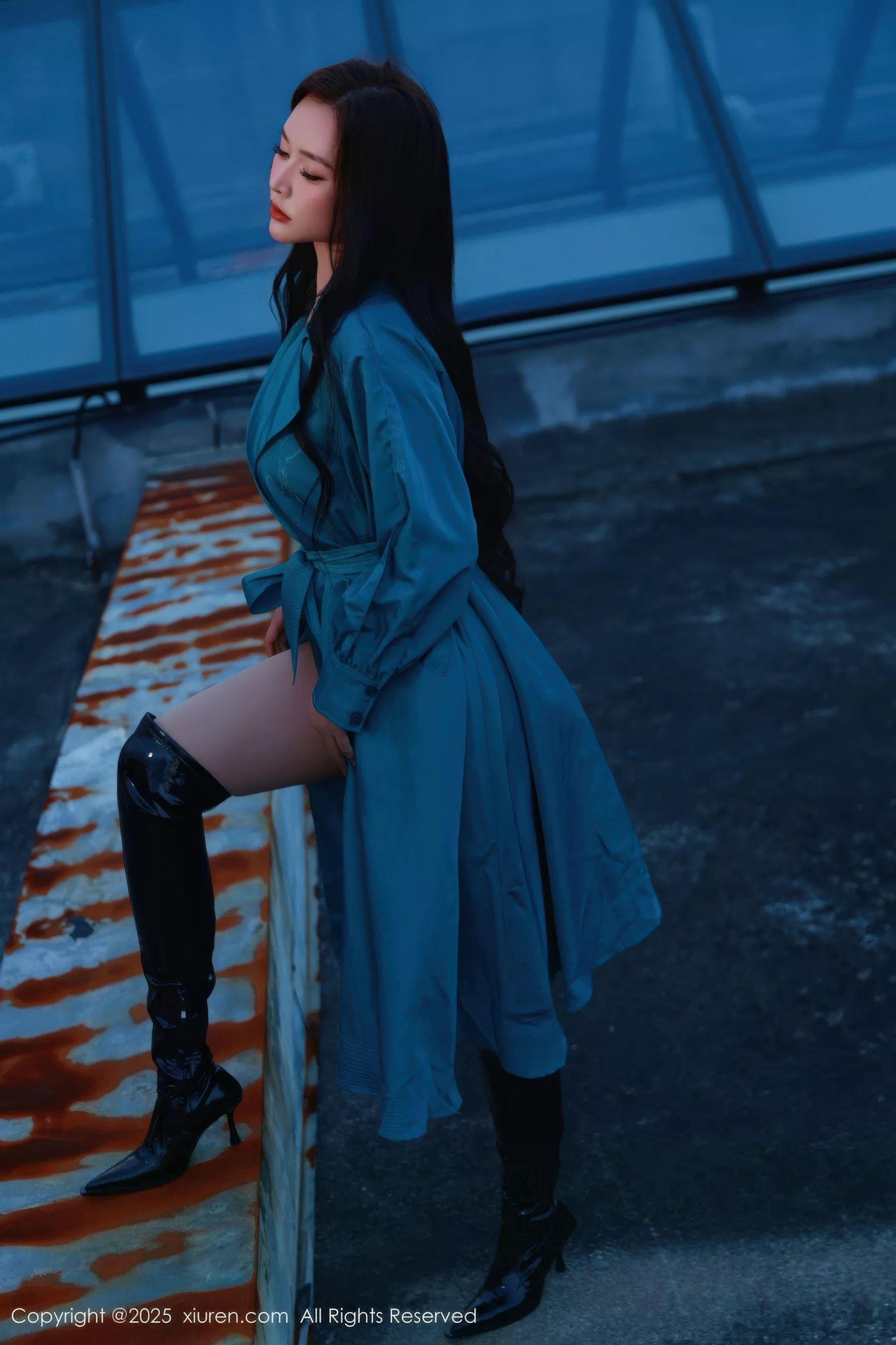 秀人集.com_[XiuRen秀人网]No.10776_模特娜比性感蓝色风衣露黑色蕾丝情趣内衣秀凹凸身材诱惑写真82P