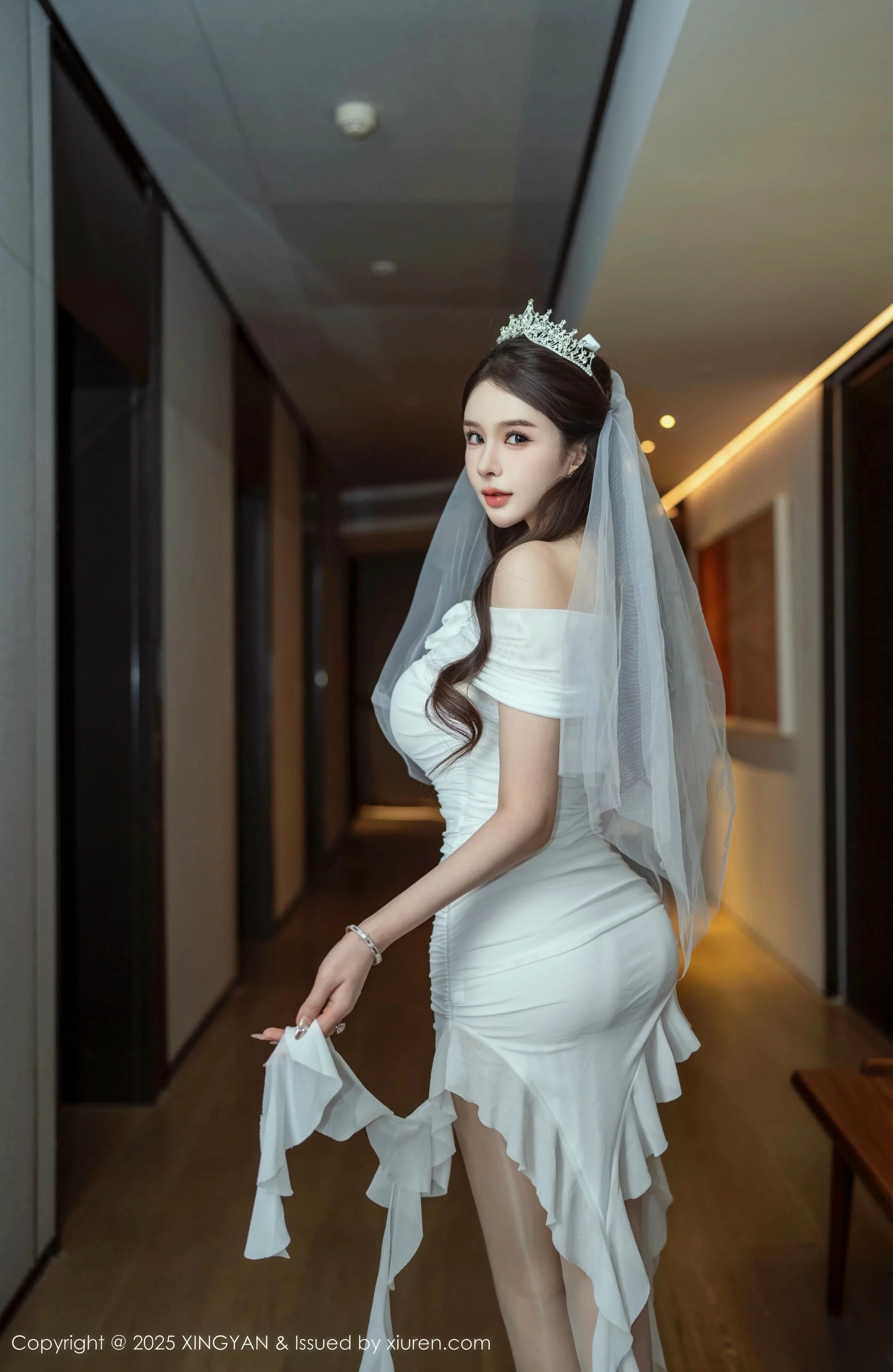 秀人集.com_[XINGYAN星颜社]VOL.388_女神李丽莎私房合集性感白色薄透婚纱服饰秀惹火身材诱惑写真61P