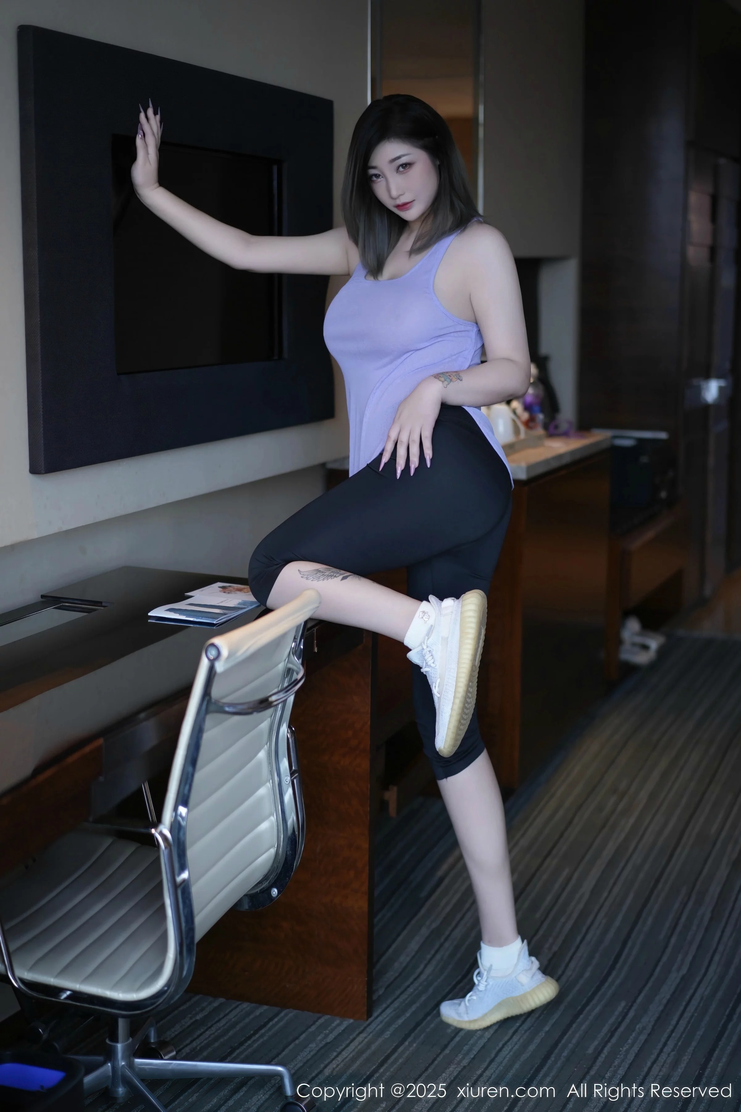 秀人集.com_[XiuRen秀人网]No.10682_女神妲己_Toxic性感紫灰色上衣配黑色短裤秀丰满身材诱惑写真52P