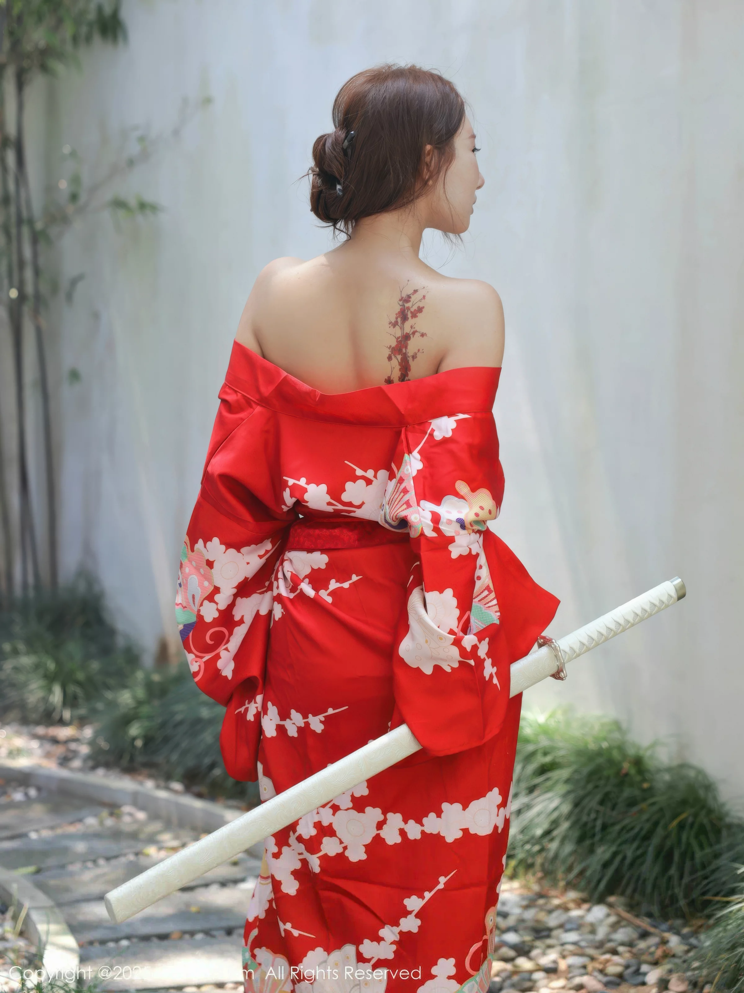 秀人集.com_[XiuRen秀人网]No.10683_模特金允希Yuki户外性感红色和服半脱秀完美身材惹火诱惑写真80P