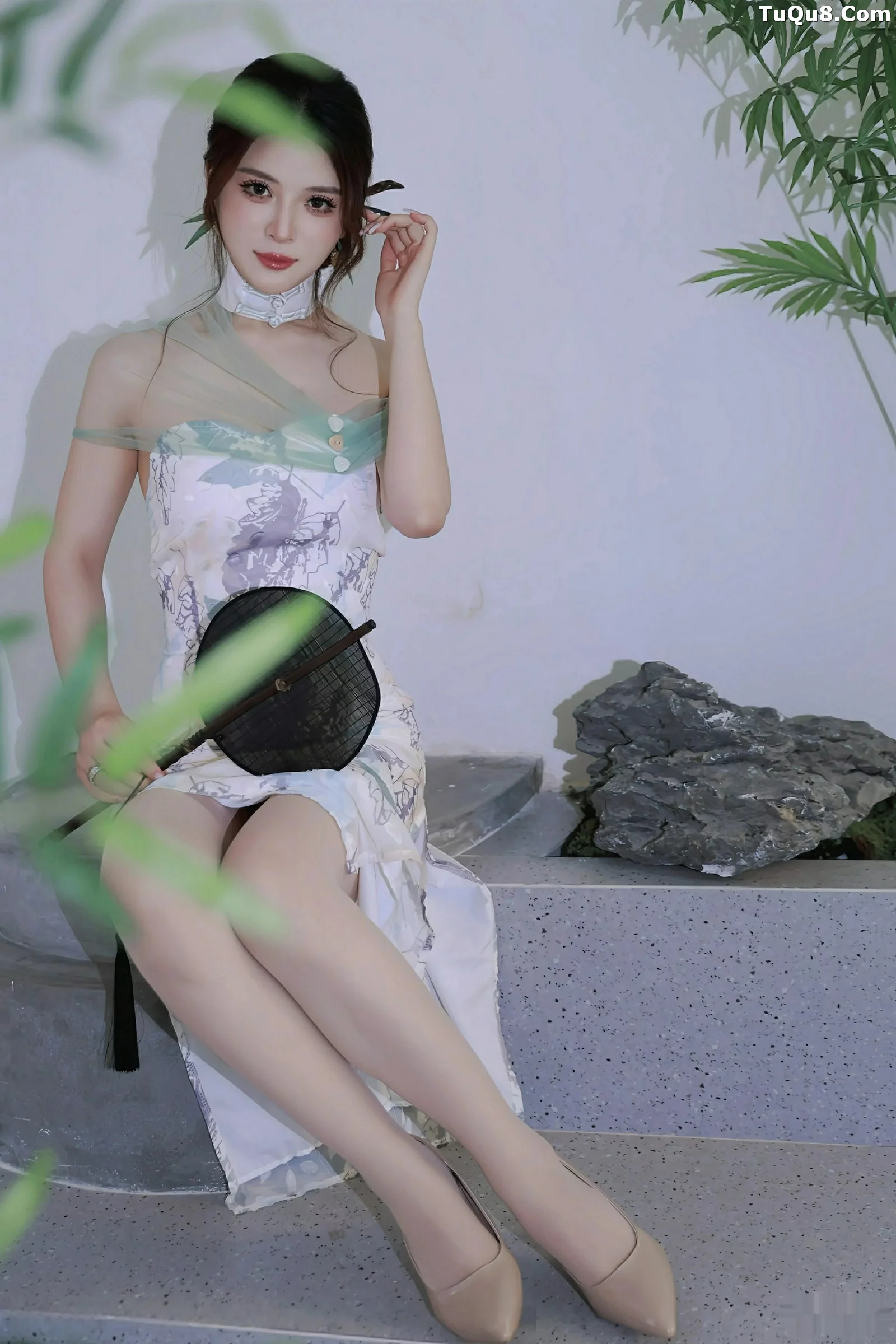 秀人集.com_[XiuRen秀人网]No.10694_模特阿依莎性感浅色古风服饰配超薄肉色秀高挑曼妙身材诱惑写真82P