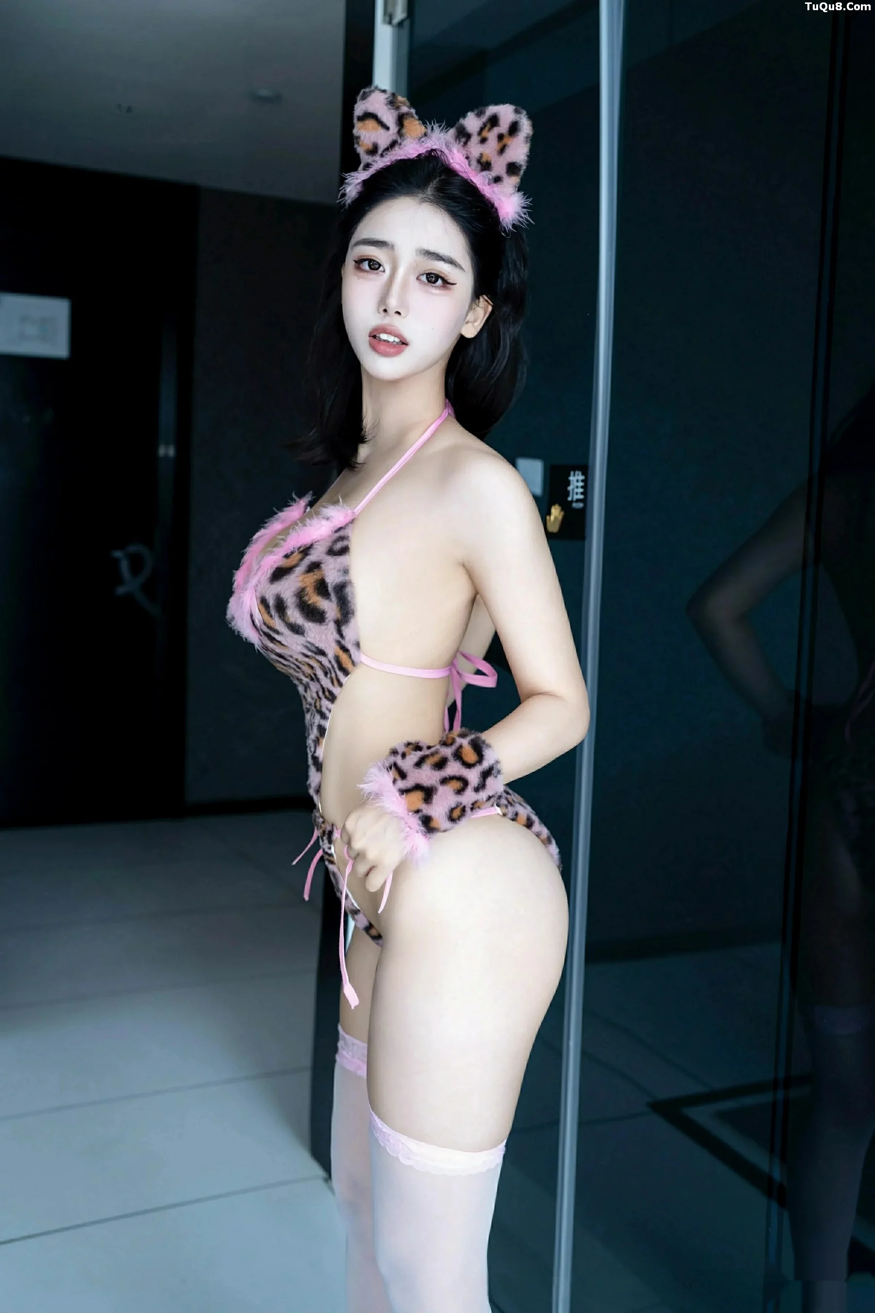 秀人集.com_[XINGYAN星颜社]VOL.405_模特阮福福性感豹纹情趣内衣配白色丝袜秀曼妙身姿诱惑写真62P