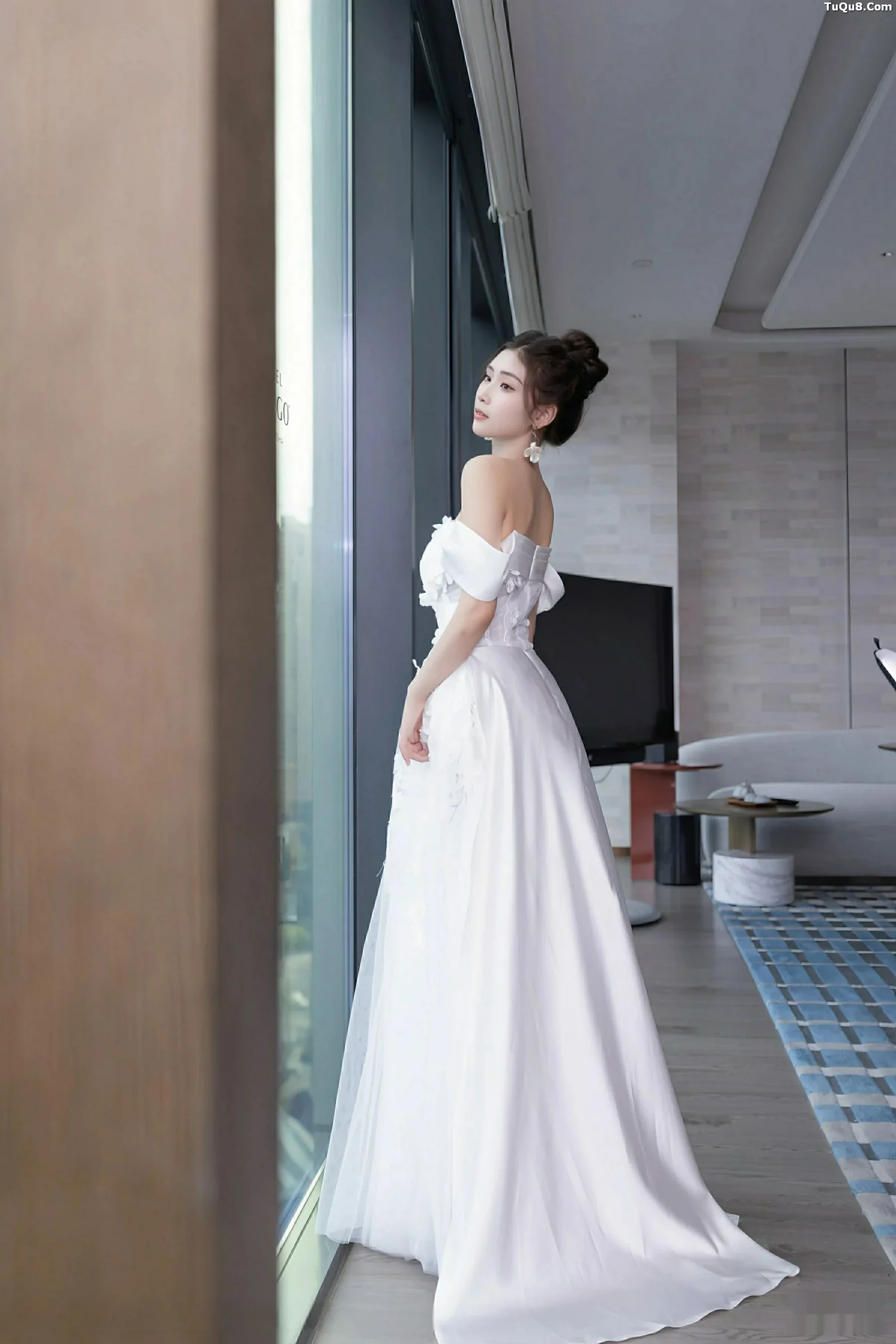 秀人集.com_[XiuRen秀人网]No.10814_模特刘婷婷性感白色婚纱露白色内衣配超薄肉丝秀美腿诱惑写真80P