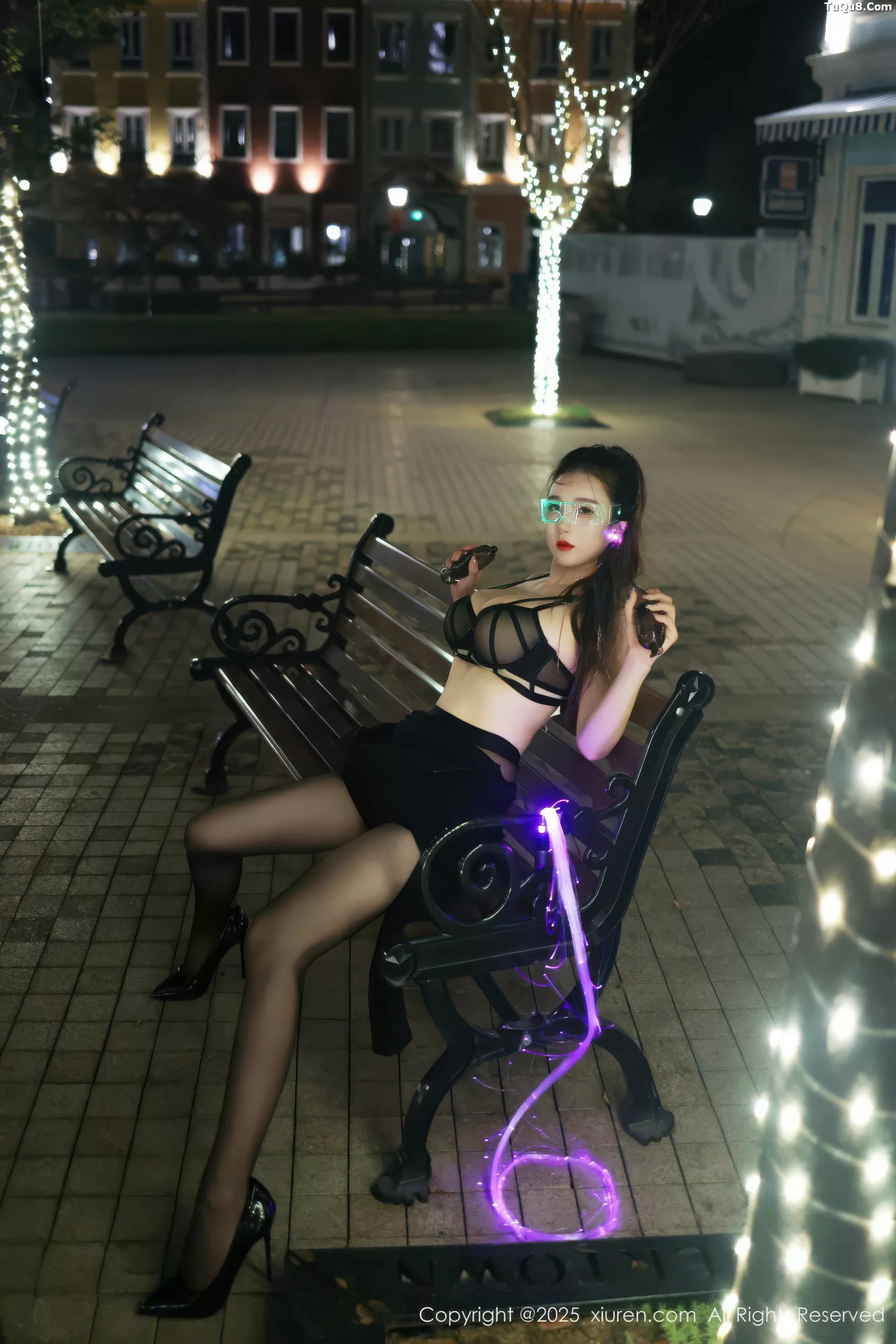 秀人集.com_[XiuRen秀人网]No.10936_模特小肉肉咪性感黑色连衣短裙配超薄黑丝秀凹凸身材诱惑写真77P