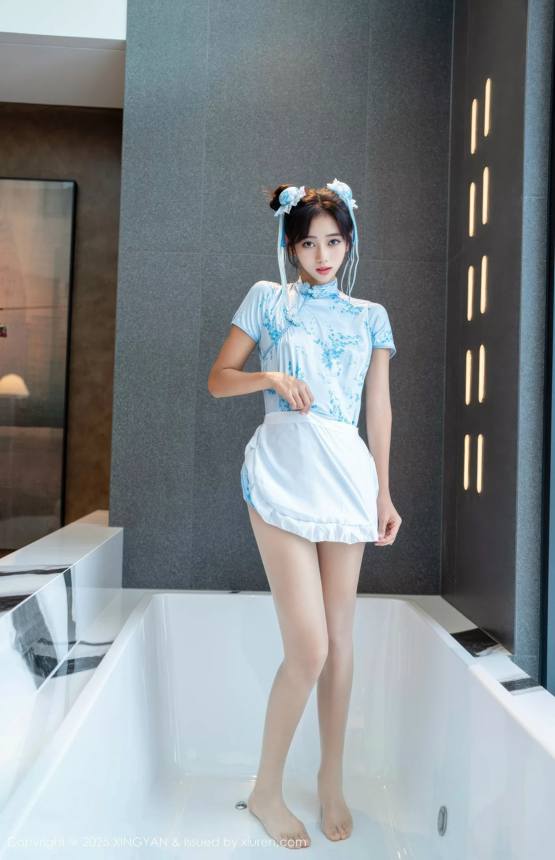 秀人集.com_[XINGYAN星颜社]VOL.414_模特时安安性感蓝色短旗袍配白色丝袜秀柔美身材撩人诱惑写真71P