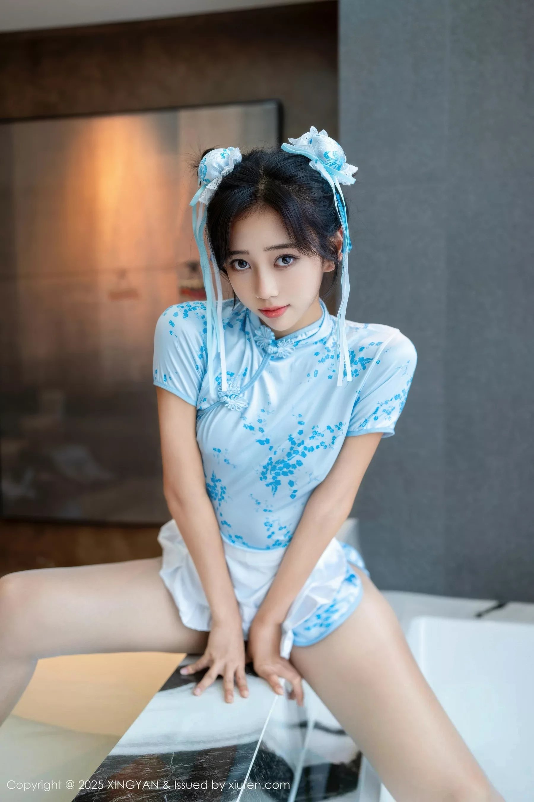 秀人集.com_[XINGYAN星颜社]VOL.414_模特时安安性感蓝色短旗袍配白色丝袜秀柔美身材撩人诱惑写真71P