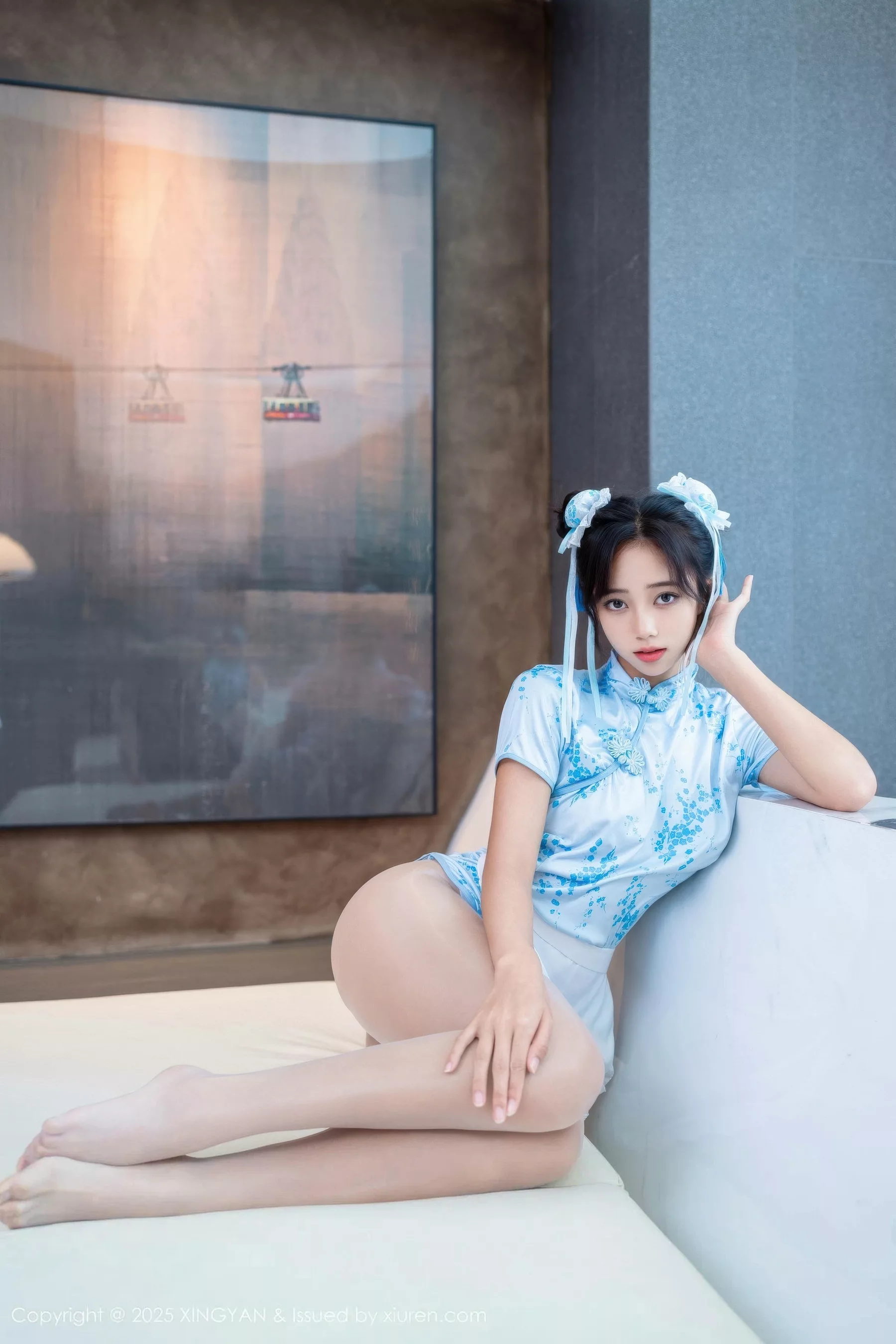 秀人集.com_[XINGYAN星颜社]VOL.414_模特时安安性感蓝色短旗袍配白色丝袜秀柔美身材撩人诱惑写真71P