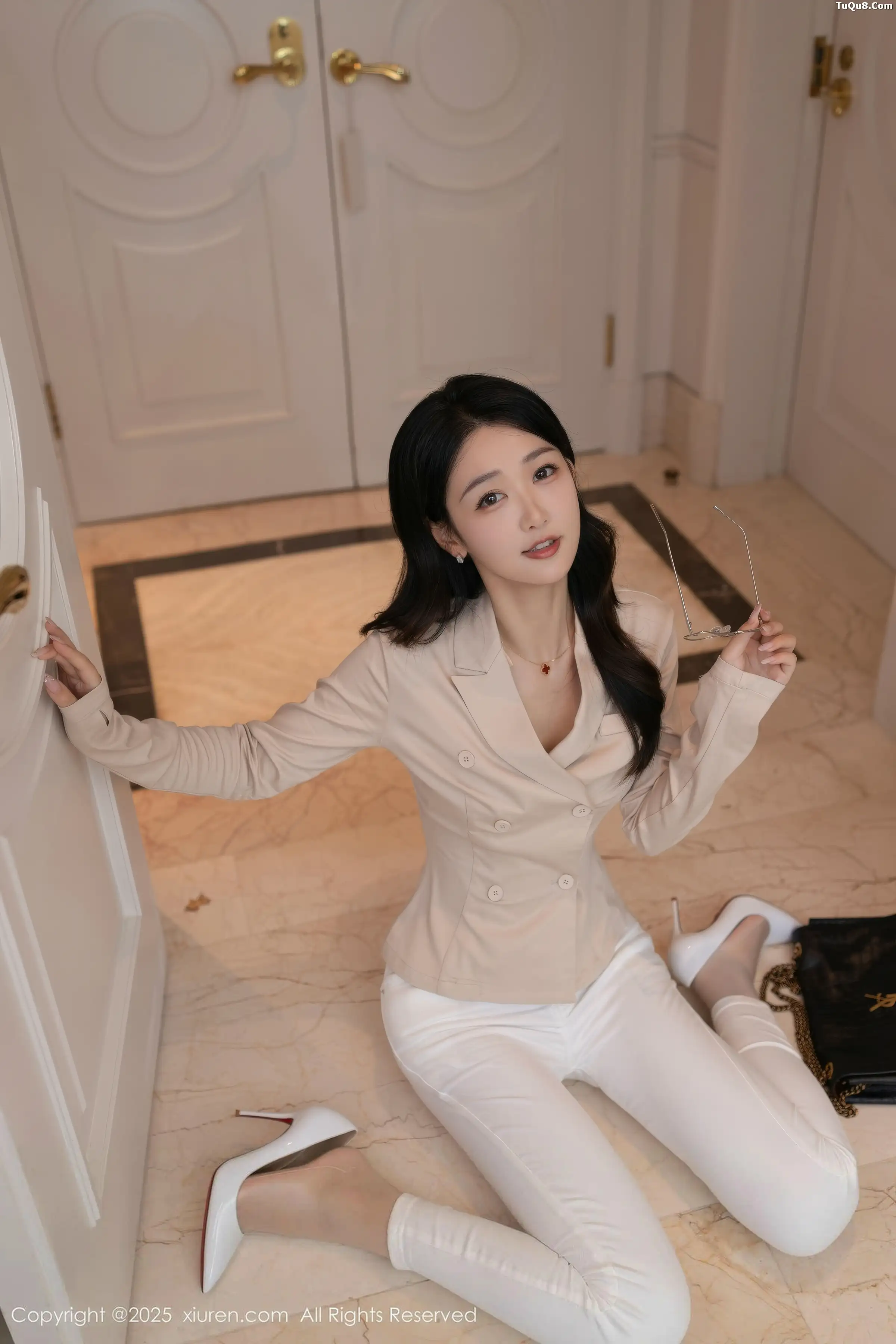 秀人集.com_[XiuRen秀人网]No.11053_模特唐安琪性感OL服饰露浅色内衣配超薄肉丝秀曼妙身姿诱惑写真84P