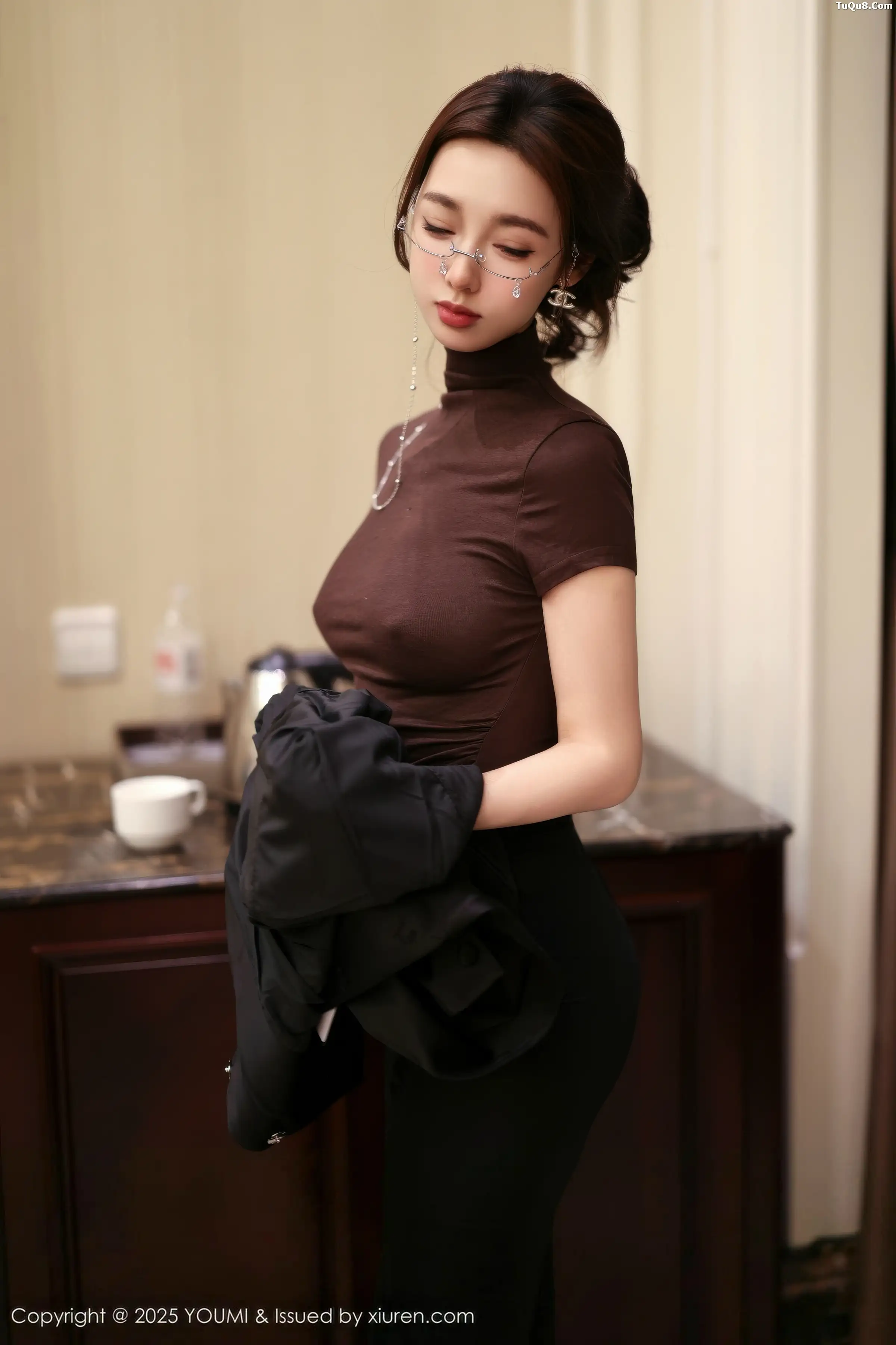 秀人集.com_[YouMi尤蜜荟]Vol.1186_模特Twins-桃桃性感黑色西服配黑丝吊袜秀曼妙身姿迷人诱惑写真100P