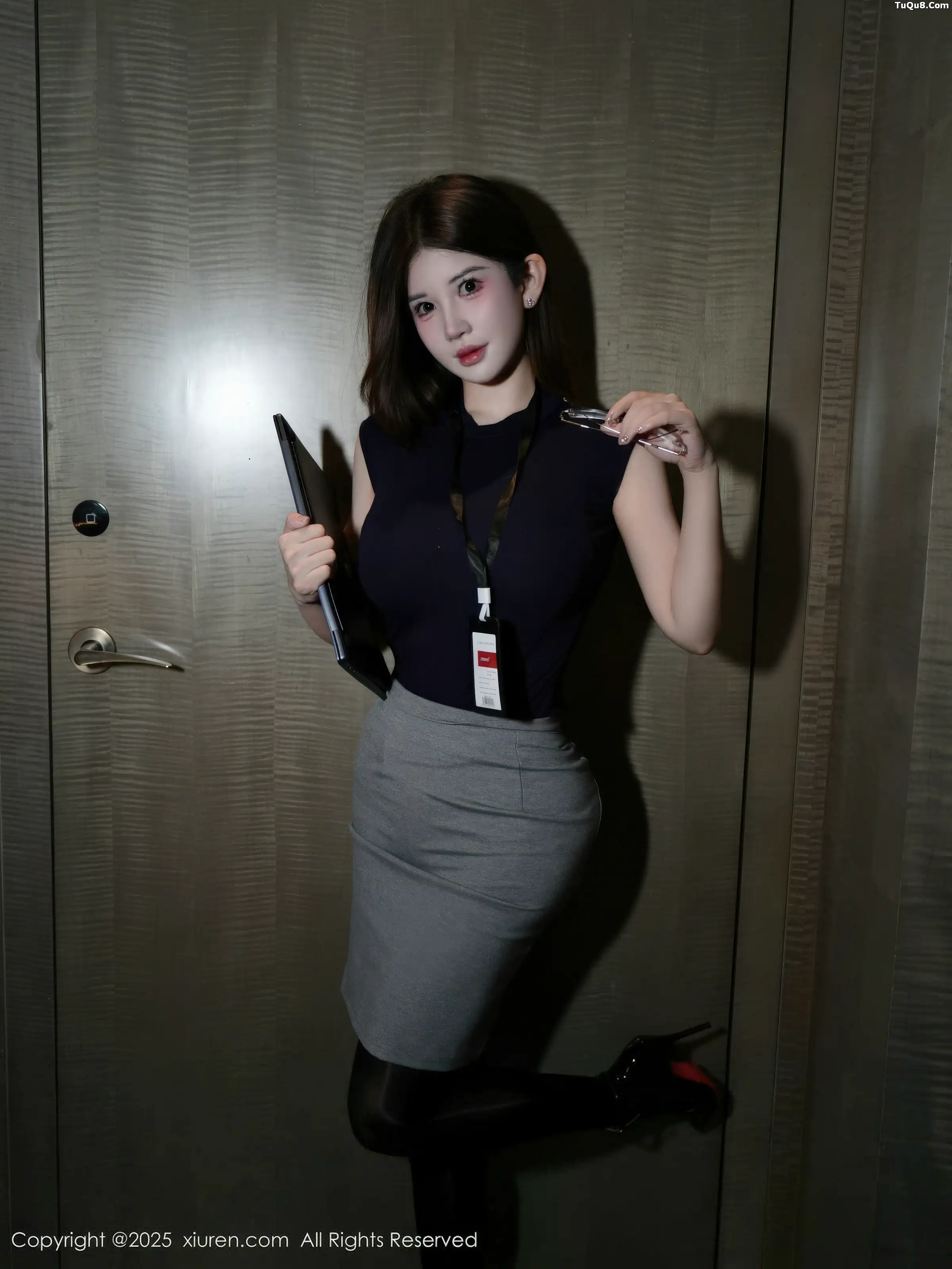 秀人集.com_[XiuRen秀人网]No.11023_模特苏甜橙子性感深色职业装露闪亮超薄黑丝秀凹凸身材诱惑写真55P